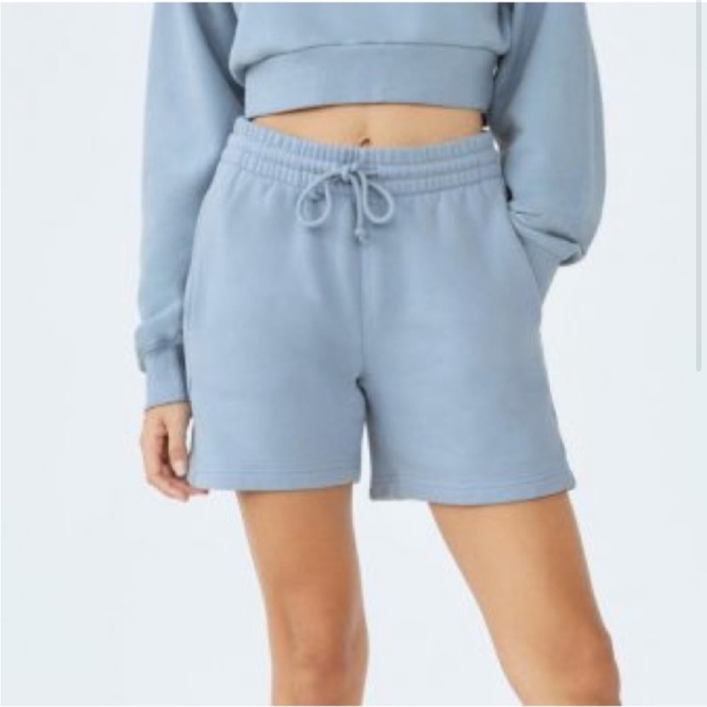 EUC Aritzia TNA Cozy Boyfriend Shorts, size Medium